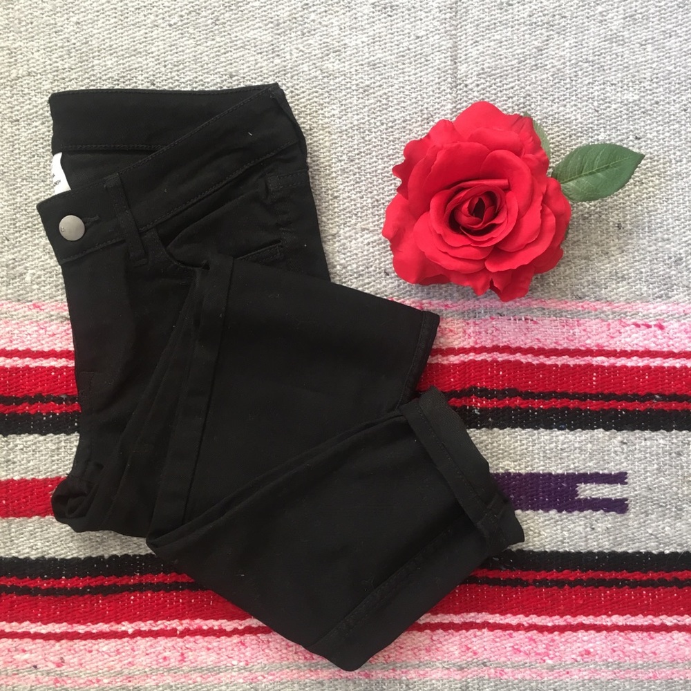 H & M | NWOT BLACK SKINNY JEANS